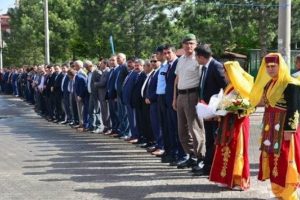 Valiye uzun uğurlama kuyruğu