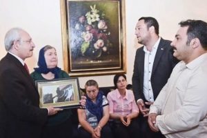 Kılı&ccedil;daroğlu, Gezi Parkı eylemlerinde &ouml;lenlerin aileleriyle g&ouml;r&uuml;şt&uuml;