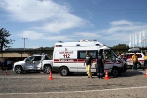 Marmaris'te ambulansla kamyonet kaza yaptı!