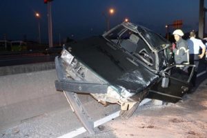 Yerinden kopan stepne kazaya neden oldu: 2 yaralı