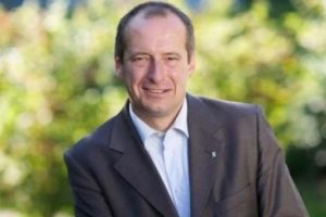 &Ccedil;ekimser kalan Alman vekil: Akılsızca bir adım