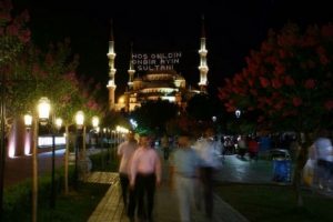 İstanbul M&uuml;ft&uuml;s&uuml;: İsteyen 10 g&uuml;n camide kalabilir
