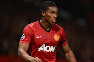 Fenerbah&ccedil;e, G&ouml;khan G&ouml;n&uuml;l'&uuml;n alternatifi olarak Antonio Valencia'yı d&uuml;ş&uuml;n&uuml;yor