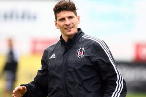 Beşiktaş y&ouml;netimi, Mario Gomez'den net bir cevap isteyecek