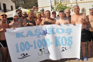 Meis'ten Kaş'a barış ve dostluğa kula&ccedil; attılar