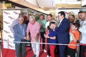 "Bir spor spikerinin biriktirdikleri" sergisi a&ccedil;ıldı