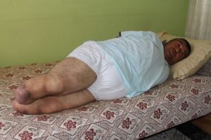 Kolları ve bacakları olmayan emekli askerin haciz isyanı