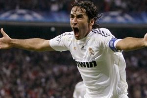 Efsane forvet Santiago Bernabeu'ya d&ouml;n&uuml;yor
