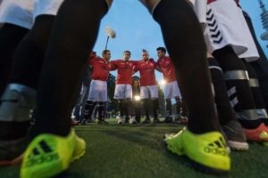 Almanya'nın Hamburg kentinde 2 takım 111 saat ma&ccedil; yaparak rekor kırdılar