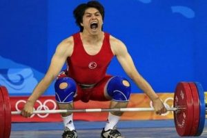 Milli sporcu kalp krizi ge&ccedil;irdi