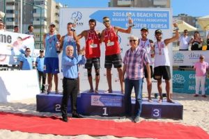 Bursa Nil&uuml;fer'de plaj voleybolu turnuvasında şampiyonlar belli oldu