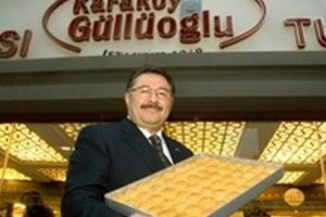Baklava kralı Nadir G&uuml;ll&uuml;'ye şantaj!