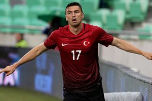 Burak Yılmaz, &uuml;lkesi i&ccedil;in savaşmanın gurur verici olduğunu s&ouml;yledi