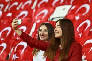T&uuml;rkiye, seyirci sayısıyla Euro 2016'da sınıfta kaldı