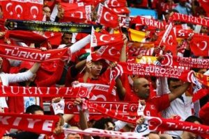 Korkutan iddia! "T&uuml;rkler, aşırı sağcıların hedefinde"