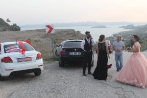 Doğada fotoğraf &ccedil;ektiren &ccedil;ifte hırsız şoku