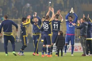 UEFA'dan gelen kısıtlama sonrası Fenerbah&ccedil;e dikkatli davranıyor