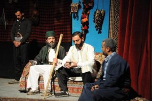 Hakkari'de sahnelenen tiyatro oyununa b&uuml;y&uuml;k ilgi