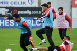 Trabzonspor, elindeki oyuncuları g&ouml;ndermekte sıkıntı yaşıyor