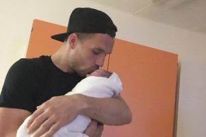 Podolski ikinci kez baba olma sevinci yaşadı