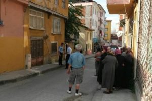 Evden k&ouml;t&uuml; koku gelince cesedi bulundu