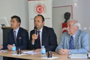 Karlsruhe'de T&uuml;rk dilinin geleceği konuşuldu