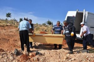 IŞİD'in s&ouml;zde emirinin cesedi Kimsesizler Mezarlığı'na defnedildi