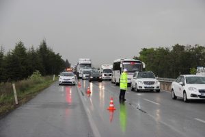 Eskişehir - Ankara Karayolunda kilometrelerce ara&ccedil; kuyruğu