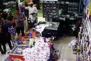 Silahlı soyguncu marketi b&ouml;yle soydu