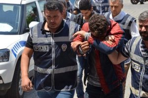 Sabah namazına giden yaşlı adamları gasp ettiler