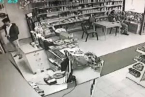 Bursa'da deprem anı kameralara b&ouml;yle yansıdı!