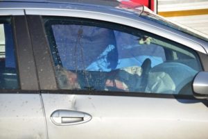 Yolcu otob&uuml;s&uuml;, otomobile &ccedil;arptı: 1 &ouml;l&uuml;