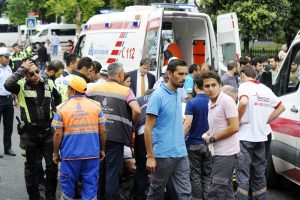 Ambulansa eskortluk yapan polis kaza yaptı