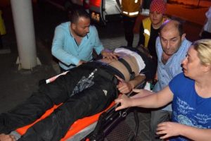 Karab&uuml;k'te oto galerisi sahibi silahlı saldırıda yaralandı