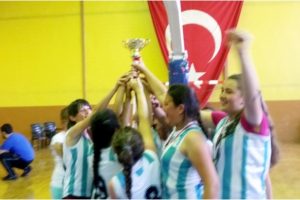 G&ouml;yn&uuml;kl&uuml;'n&uuml;n altın kızları Bursa şampiyonu oldu