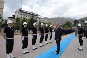 Hakkari'nin yeni Valisi Toprak g&ouml;revine başladı