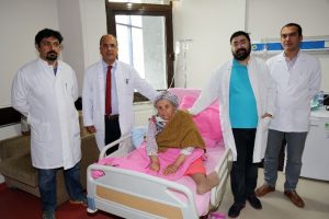 Kalbinden elma b&uuml;y&uuml;kl&uuml;ğ&uuml;nde t&uuml;m&ouml;r &ccedil;ıkarıldı