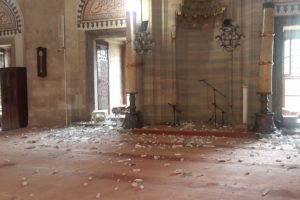 Patlamada hasar g&ouml;ren Şehzade Camii'nde onarım &ccedil;alışması