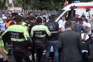 Ambulanslara eskortluk eden polis kaza yaptı
