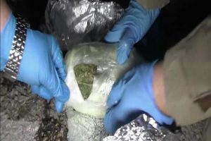 Otomobilin yakıt deposunda 8 kilo 640 gram esrar &ccedil;ıktı