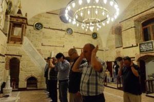 Restorasyonu tamamlanan 4 asırlık cami ibadete a&ccedil;ıldı