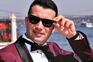 Şehit polisin Zeytinburnu'ndaki evine ateş d&uuml;şt&uuml;