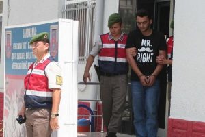 &Ouml;ld&uuml;rd&uuml;ğ&uuml; arkadaşının parasıyla Yunanistan'a ka&ccedil;tı
