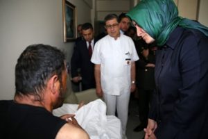 Aile Bakanı Kaya'dan Binbaşı Tetik'e ziyaret