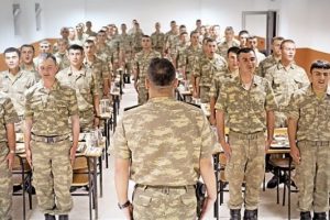 Asker duasına 'Tanrı' itirazı