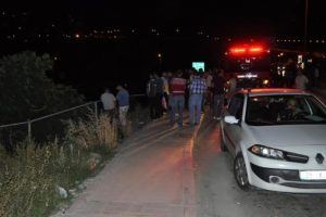 Şarampole yuvarlanan hafif ticari ara&ccedil;ta: 2 &ouml;l&uuml;, 2 yaralı