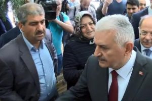 Başbakan Yıldırım, &Ccedil;apa'da yaralıları ziyaret etti