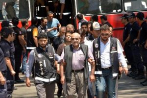 Adana merkezli FET&Ouml;/PDY operasyonunda 30 zanlı adliyede