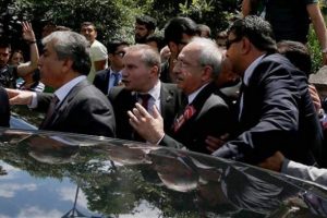 CHP Lideri Kılı&ccedil;daroğlu'na mermi kovanı atıldı