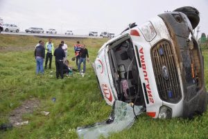 Ambulans takla attı: 1 &ouml;l&uuml;, 4 yaralı